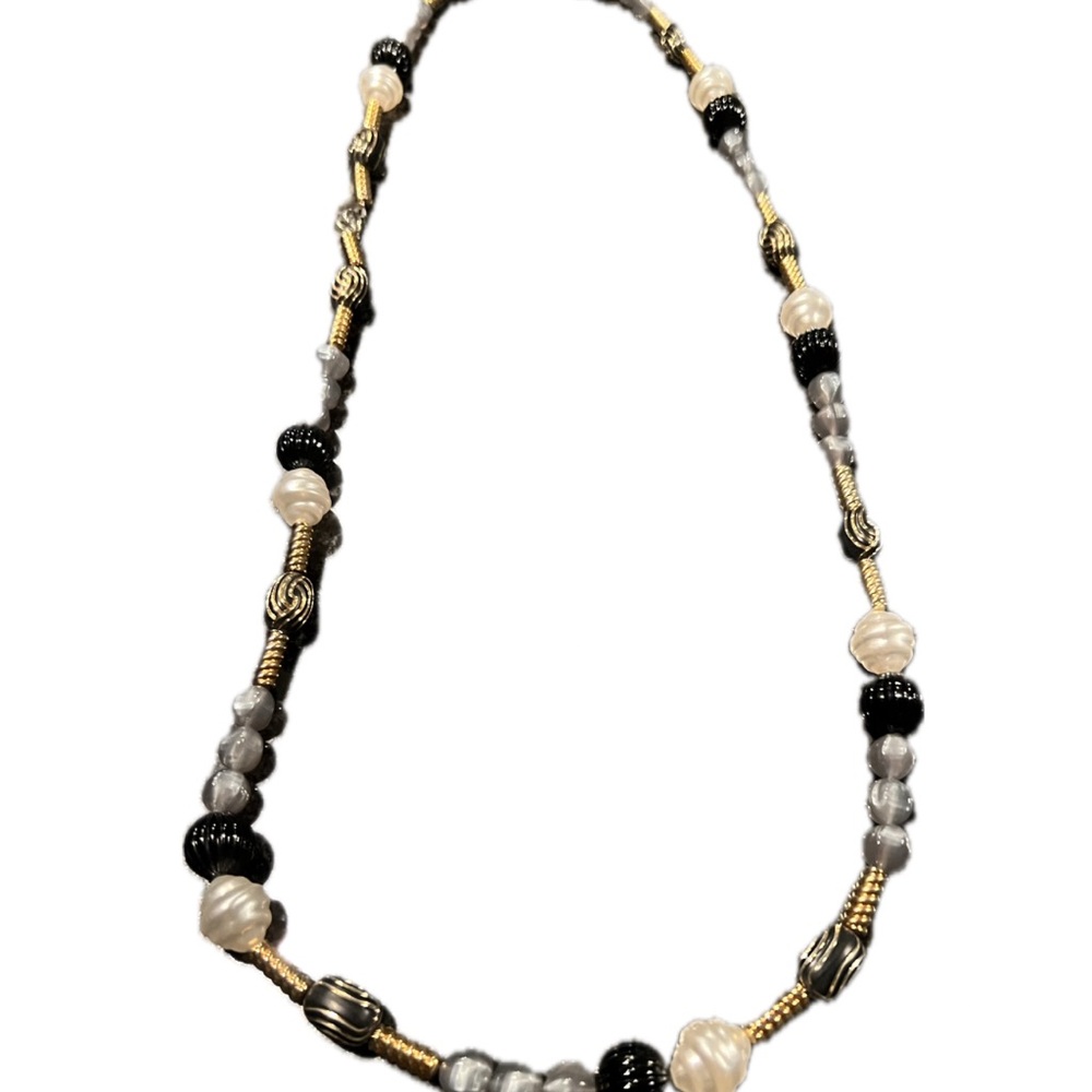 Elegant Black and Gold Beaded Necklace - Picture 2 of 4